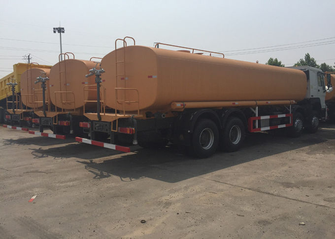 Camion de l'eau internationale 25-35CBM 8X4 pour l'aménagement de transport de l'eau
