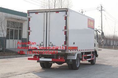 Camion 4x2 de congélateur de réfrigérateur de Sinotruk Howo7 10T pour le transport de viande et de lait