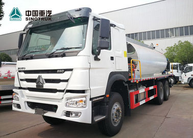 Camion de réservoir liquide d'asphalte de CBM de l'arroseuse 10 de bitume de Sinotruk Howo 290hp 4x2