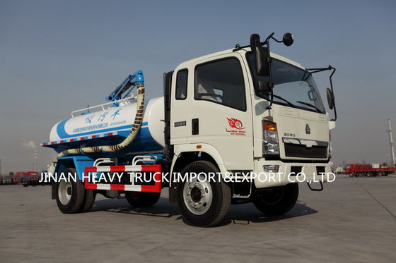 Le camion fécal SINOTRUK d'aspiration de vide d'eaux d'égout de collection allument Howo 5000 litres