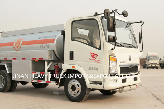 Camion de réservoir de stockage de pétrole de Sinotruk Howo 4x2 RHD LHD 5000 litres de 5m3 3 tonnes