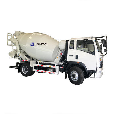 Individu de faible puissance de camion de mélangeur de ciment de HOWO chargeant 4x2 3cbm 5M3