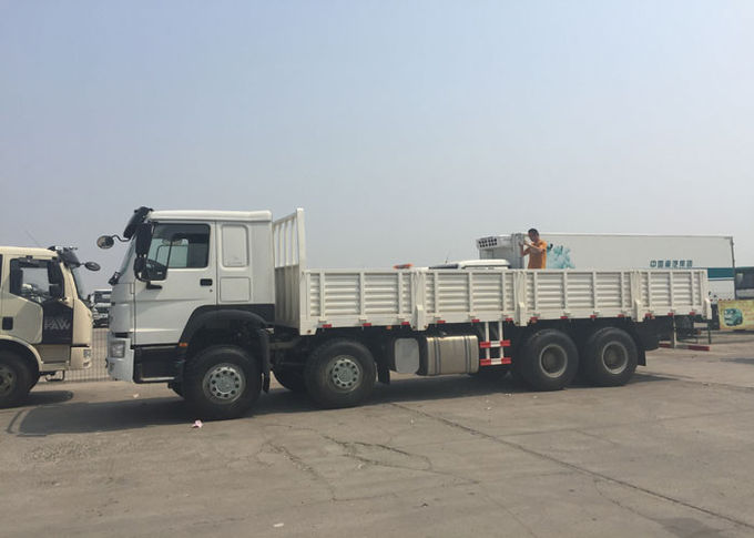Tonnes de configuration supérieure de la cabine du camion SINOTRUK HOWO HW76 de cargaison de moteur diesel 30 - 60