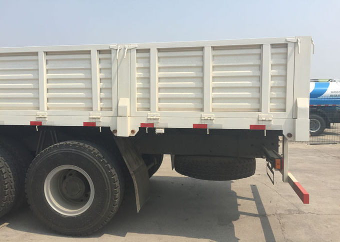 Tonnes de configuration supérieure de la cabine du camion SINOTRUK HOWO HW76 de cargaison de moteur diesel 30 - 60